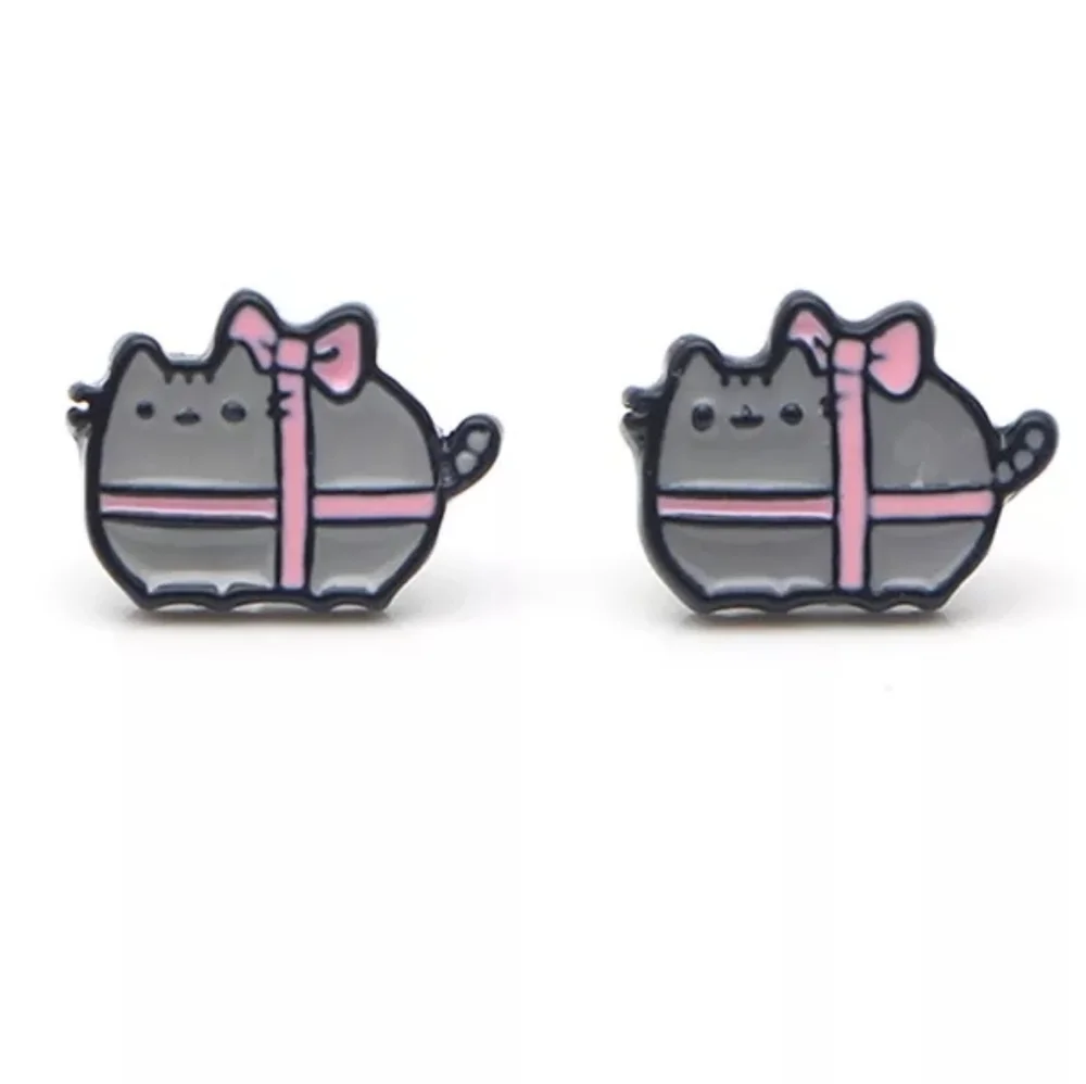 Pusheen Present Earrings - Picture 1 of 2